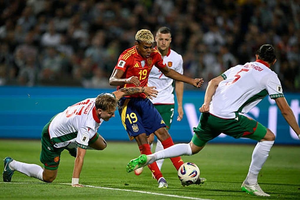 Tài năng trẻ Lamine Yamal của Tây Ban Nha thể hiện kỹ năng cá nhân ấn tượng trên sân