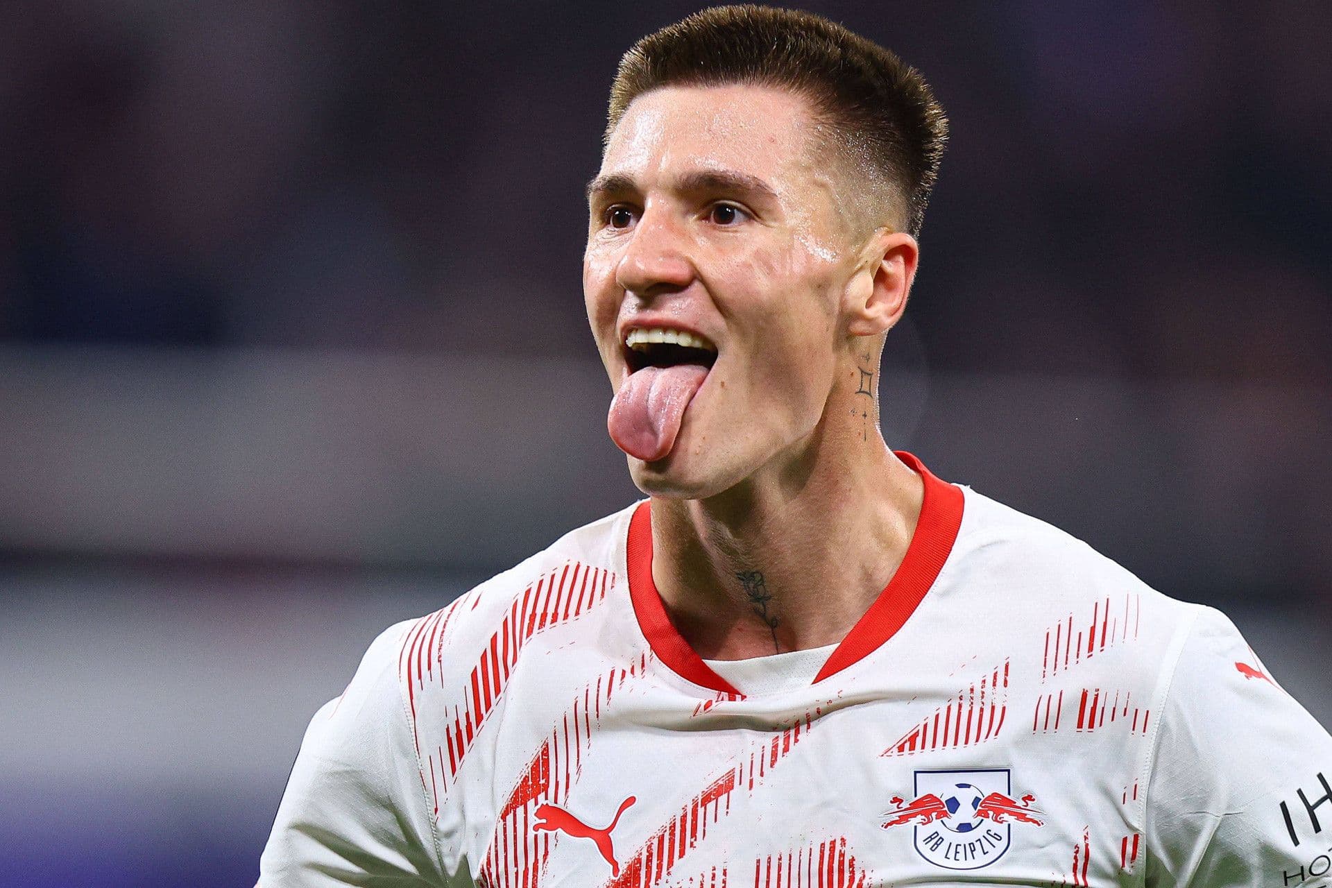 Tiền đạo Benjamin Sesko ăn mừng bàn thắng trong màu áo RB Leipzig.