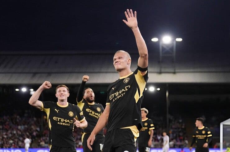 Tiền đạo Erling Haaland của Man City sẵn sàng ghi bàn vào lưới Coventry