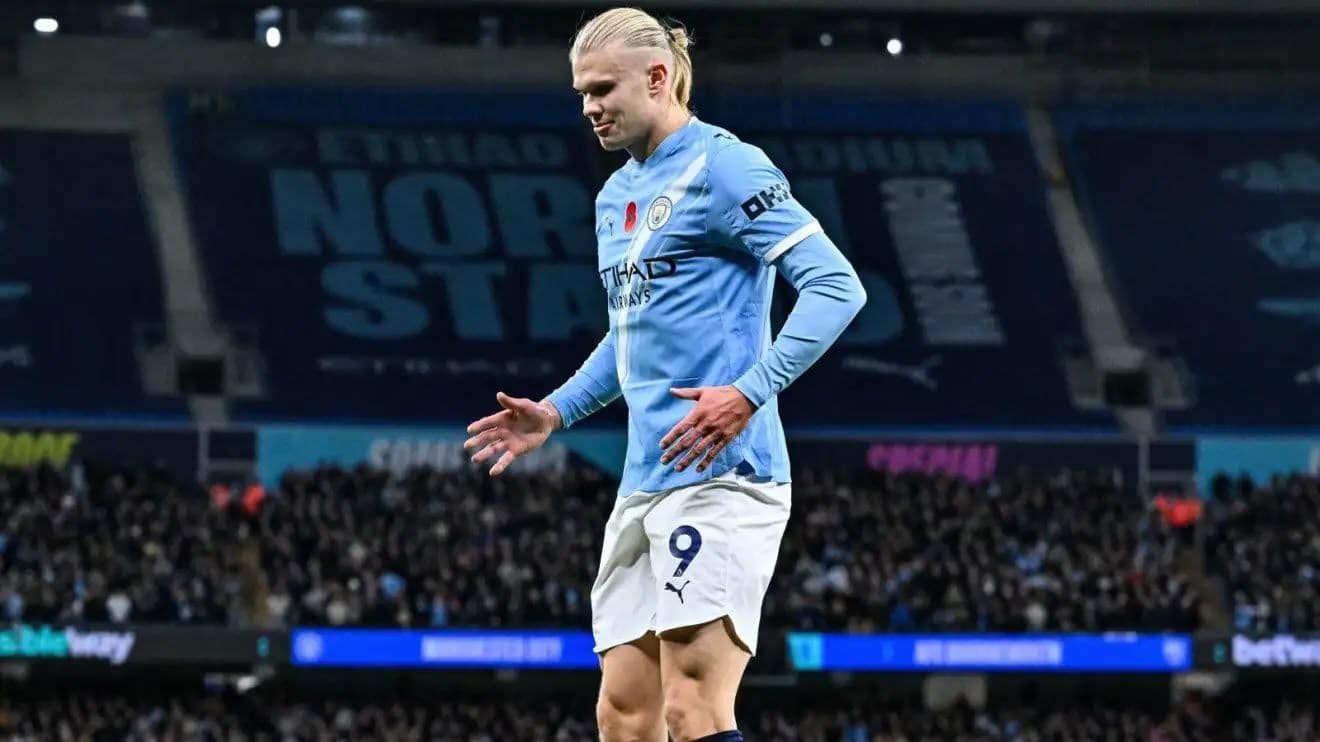 Tiền đạo Erling Haaland của Manchester City trên sân Etihad.