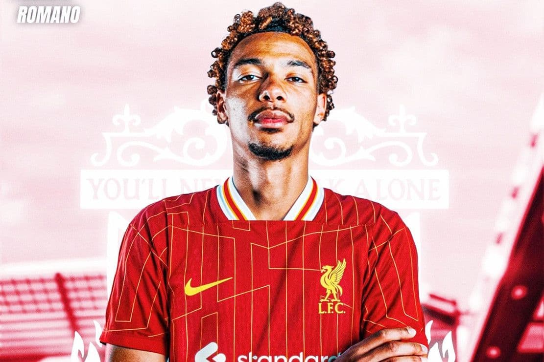 Tiền đạo Hugo Ekitike trong màu áo Liverpool, biểu tượng cho các thương vụ 'bom tấn' của đội bóng.