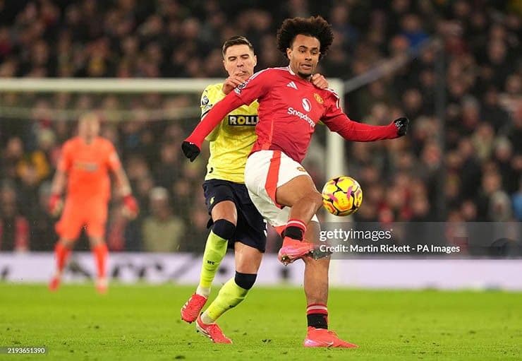 Tiền đạo Joshua Zirkzee trong màu áo Man Utd, đối mặt với áp lực chuyển nhượng