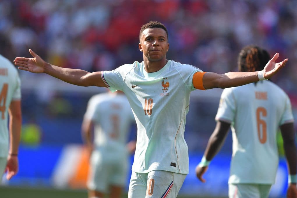 Tiền đạo Kylian Mbappe của Pháp ăn mừng bàn thắng, đại diện cho một trong những cường quốc bóng đá tại bán kết World Cup 2026.