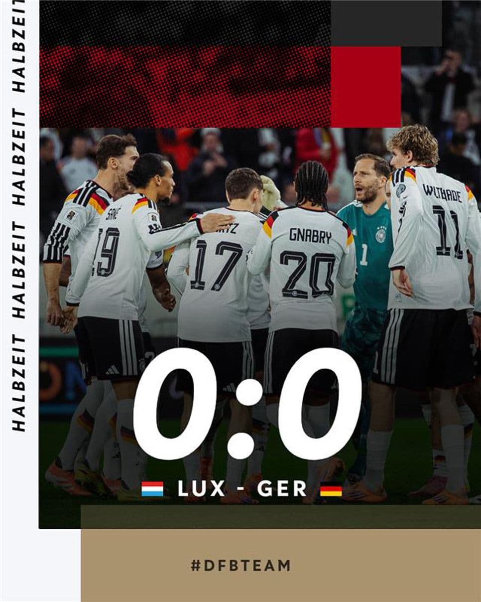 Tiền đạo Nick Woltemade của đội tuyển Đức ăn mừng bàn thắng, với bảng tỉ số Luxembourg 0-2 Đức và hai bàn của Woltemade.