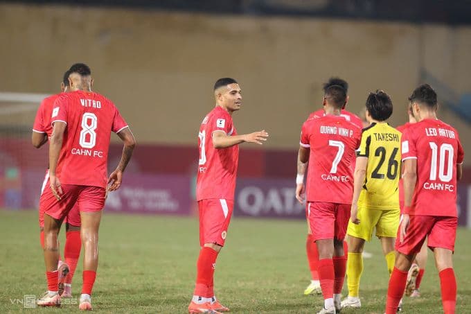 Tiền đạo Rogerio Alves của CLB Công an Hà Nội thi đấu trong trận gặp Tampines Rovers tại AFC Champions League Two, trận đấu bị xử thua vì lỗi hành chính.