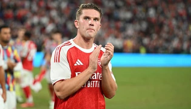 Tiền đạo tân binh Viktor Gyokeres của Arsenal ra mắt người hâm mộ tại Emirates.