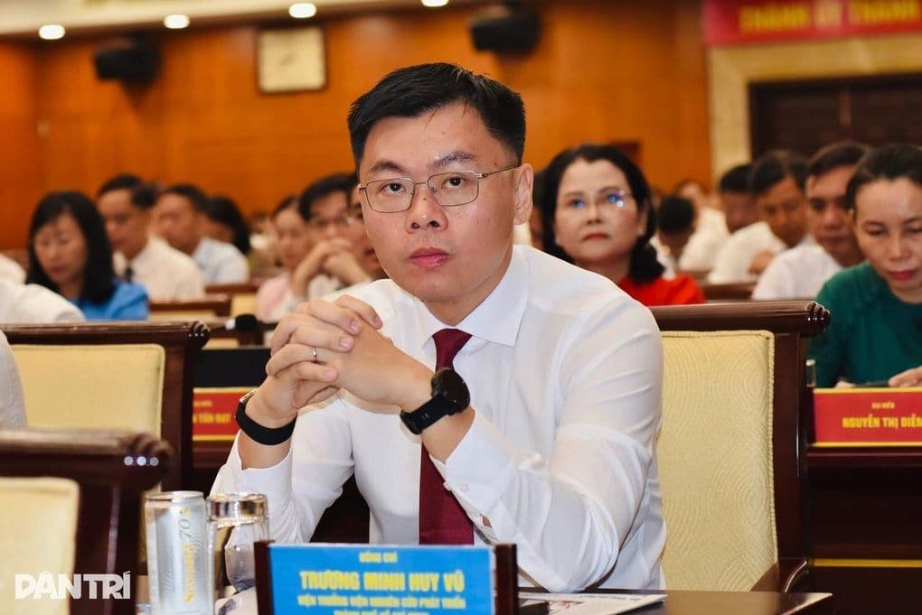 Tiến sĩ Trương Minh Huy Vũ trong một buổi họp, thể hiện vai trò lãnh đạo và tư duy kiến tạo chính sách tại TPHCM