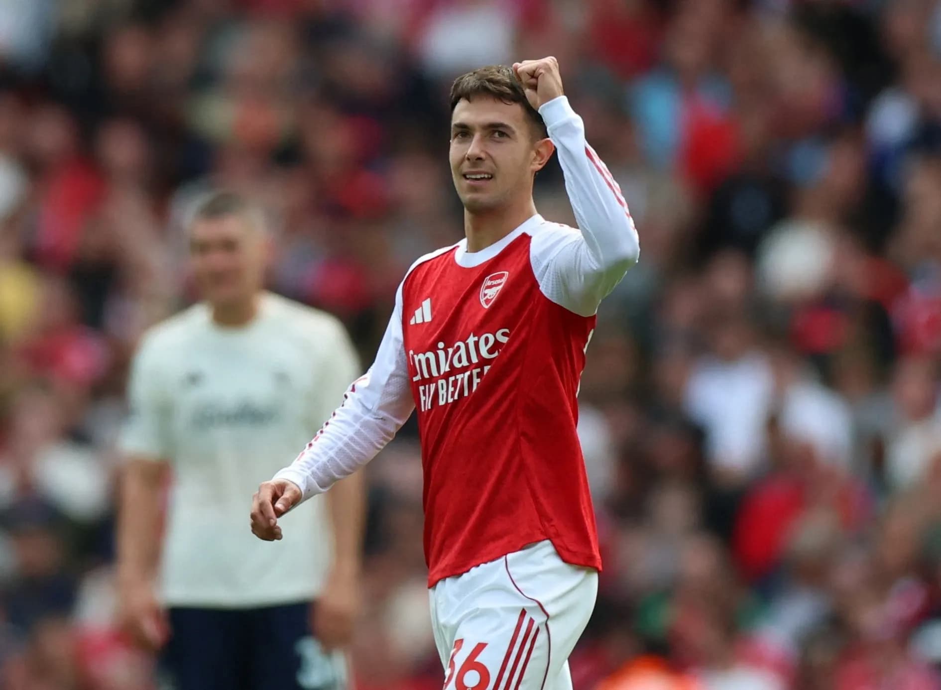 Tiền vệ Martin Zubimendi của Arsenal ăn mừng sau khi ghi cú đúp.