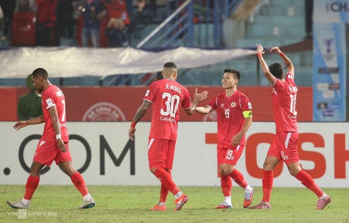 Tiền vệ Nguyễn Quang Hải của CAHN mừng bàn mở tỷ số trong trận thắng Tampines Rovers 4-0 tại AFC Champions League Two.