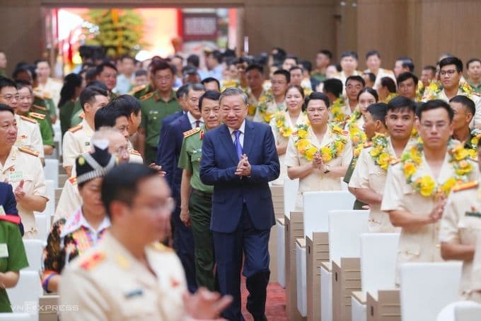 Tổng Bí thư Tô Lâm gặp gỡ và động viên các cán bộ, chiến sĩ Công an nhân dân