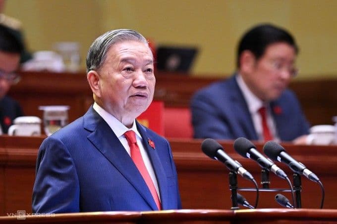 Tổng Bí thư Tô Lâm phát biểu tại Đại hội Đảng XIV, biểu tượng của sự kế thừa và đổi mới lãnh đạo.