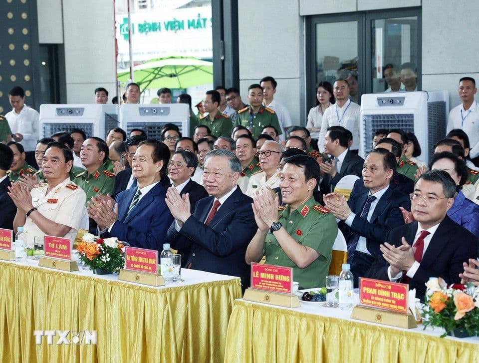 Tổng Bí thư Tô Lâm và các lãnh đạo cấp cao tham dự lễ khánh thành trụ sở Bộ Công an