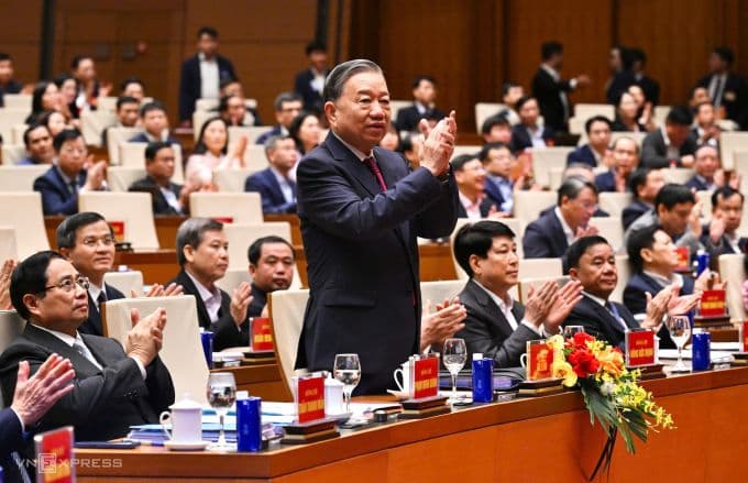 Tổng Bí thư Tô Lâm và các lãnh đạo cấp cao tại Hội nghị quán triệt Nghị quyết Đại hội XIV, thể hiện tầm vóc quốc gia.