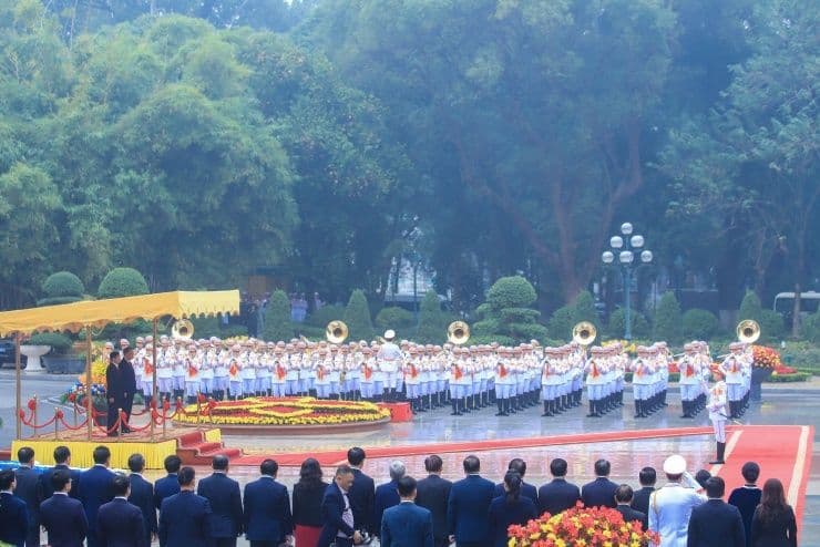 Tổng Bí thư Tô Lâm và Tổng Bí thư, Chủ tịch nước Lào Thongloun Sisoulith tại Lễ đón, tượng trưng cho tình hữu nghị đặc biệt Việt-Lào.