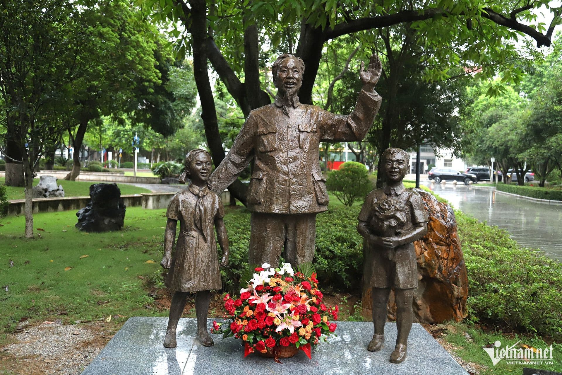 Tượng Chủ tịch Hồ Chí Minh, biểu tượng của mối quan hệ lịch sử 'ký ức đỏ' giữa Việt Nam và Trung Quốc.