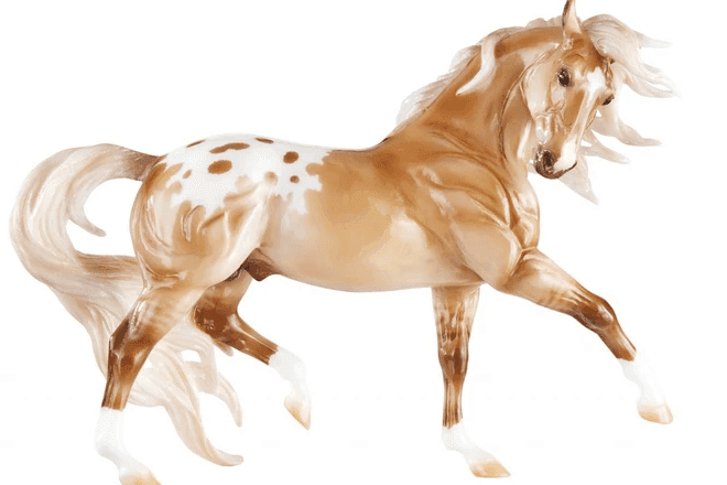 Tượng ngựa vàng biểu tượng cho sự thịnh vượng và thành công