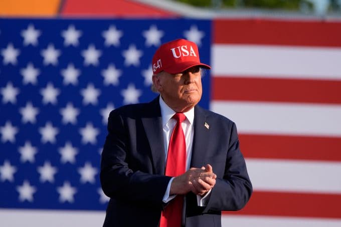 Tổng thống Donald Trump công bố chính sách thuế quan mới của Mỹ.