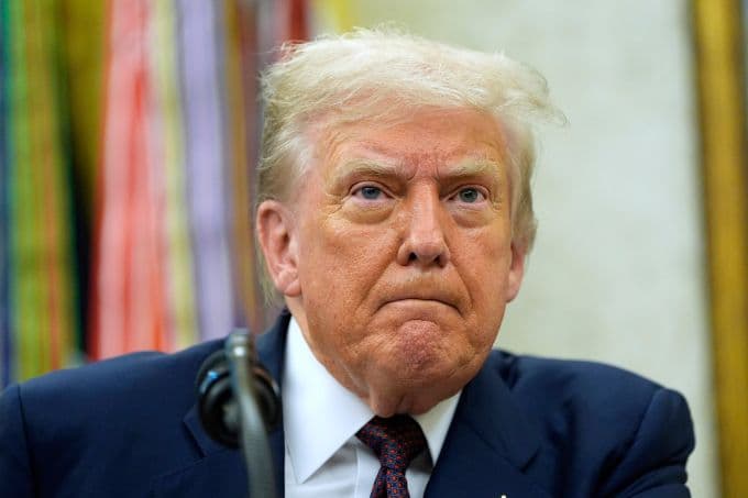 Tổng thống Donald Trump đối mặt với phán quyết của tòa án về chính sách thuế quan.