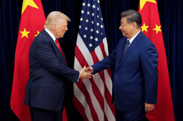 Tổng thống Donald Trump và Chủ tịch Tập Cận Bình bắt tay trong một cuộc gặp ngoại giao.