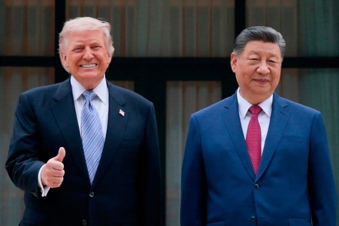 Tổng thống Donald Trump và Chủ tịch Tập Cận Bình trong một khoảnh khắc ngoại giao thân mật.