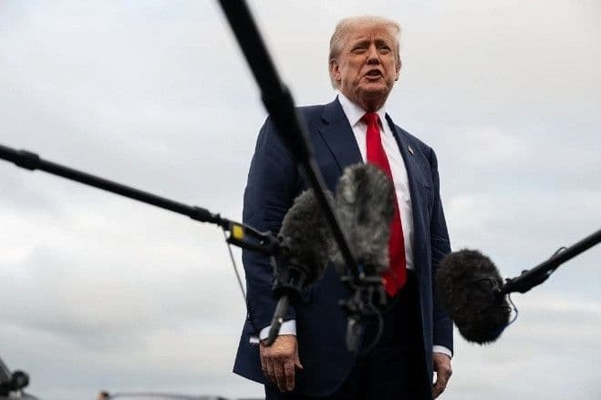 Tổng thống Mỹ Donald Trump phát biểu, tượng trưng cho những nỗ lực ngoại giao nhằm tìm kiếm hòa bình cho xung đột Thái Lan - Campuchia.