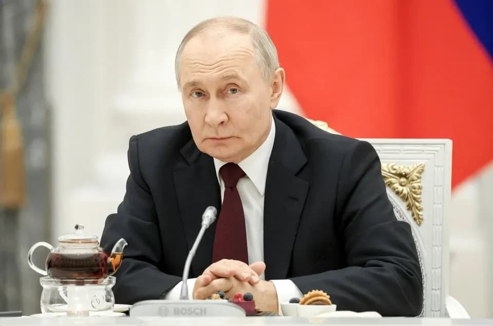 Tổng thống Nga Vladimir Putin, một nhân vật quan trọng trong bối cảnh địa chính trị toàn cầu, ảnh hưởng đến thị trường năng lượng và gánh nặng giá cả hàng ngày của người Việt.