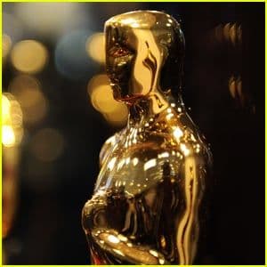 Tượng vàng Oscar lấp lánh, biểu tượng của giải thưởng điện ảnh danh giá.