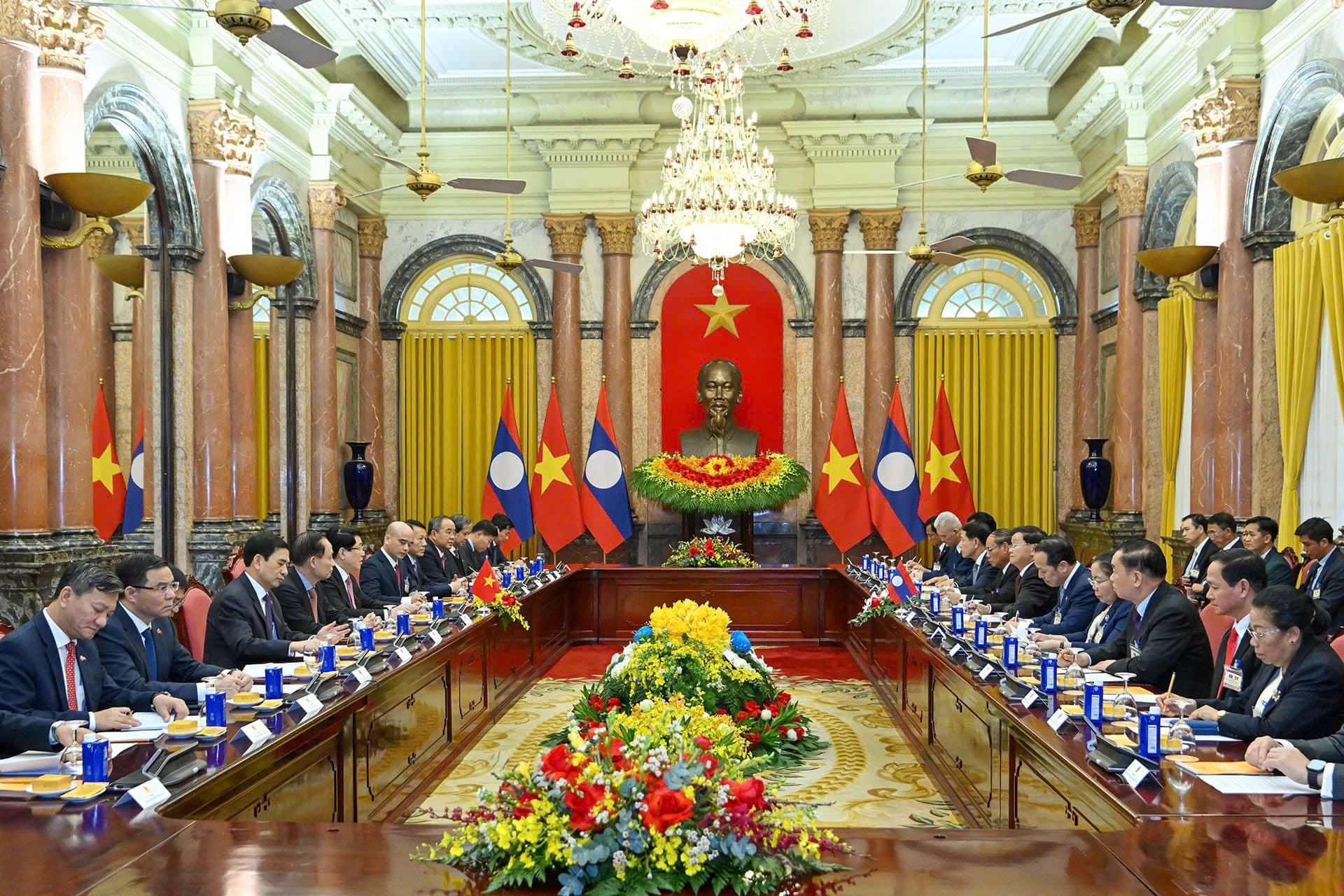 Toàn cảnh cuộc hội đàm cấp cao giữa phái đoàn Việt Nam và Lào, minh chứng cho sự hợp tác thực chất trên nhiều lĩnh vực.