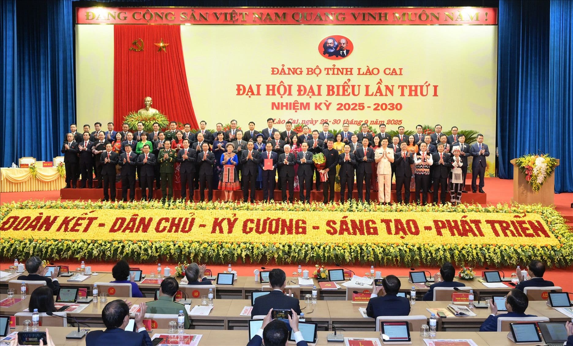 Toàn cảnh Đại hội đại biểu Đảng bộ tỉnh Lào Cai lần thứ nhất, nhiệm kỳ 2025-2030.