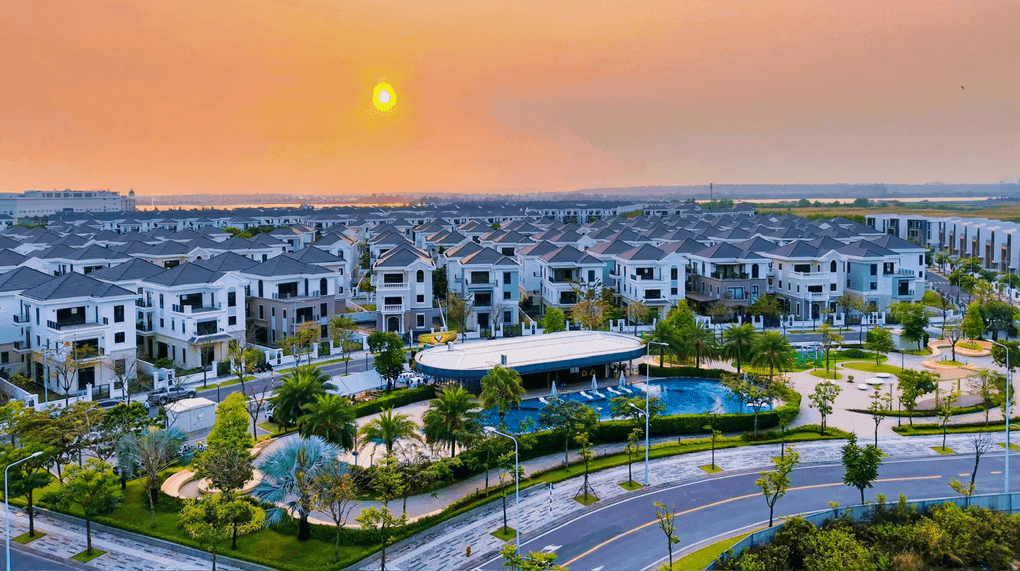 Toàn cảnh đại đô thị Aqua City của Novaland với nhiều biệt thự và tiện ích, tượng trưng cho sự phát triển bền vững.