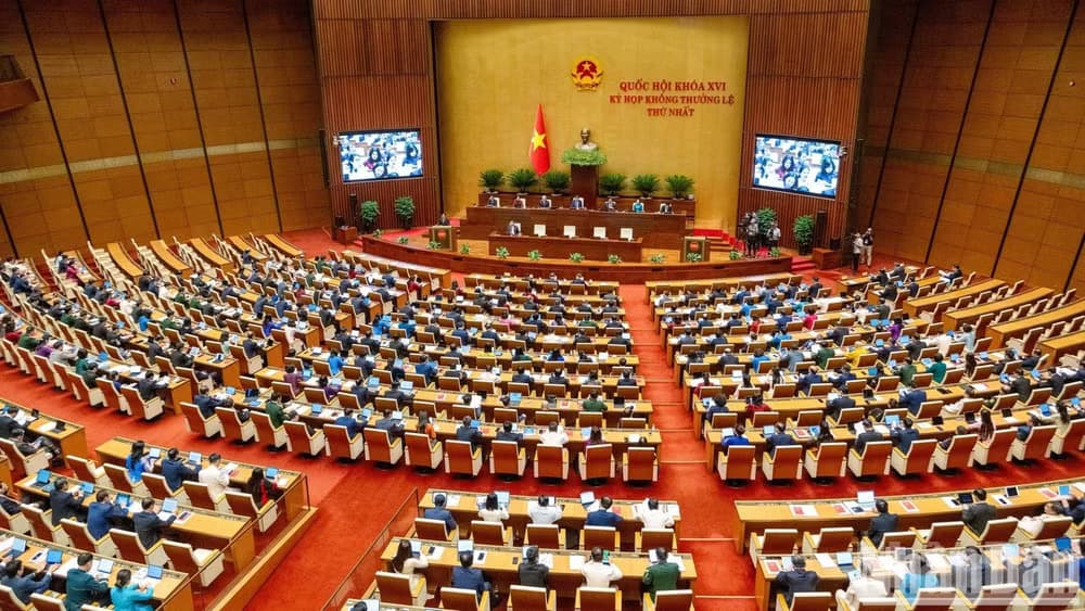 Toàn cảnh kỳ họp Quốc hội Việt Nam, nơi các đại biểu thảo luận và thông qua luật pháp và chính sách quan trọng.