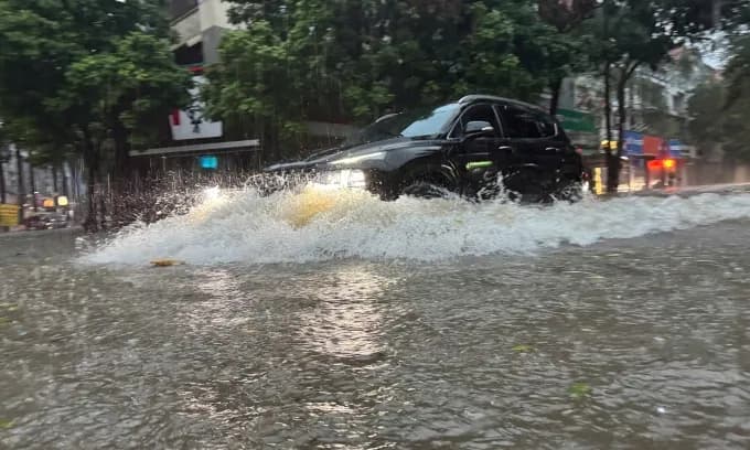 Toàn cảnh khu đô thị Xala, Hà Đông bị ngập sâu, phản ánh thách thức thoát nước của một đô thị phát triển nhanh chóng trước lượng mưa lớn.