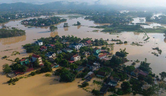 Toàn cảnh một ngôi làng bị ngập lụt nặng nề ở các tỉnh miền Bắc Việt Nam