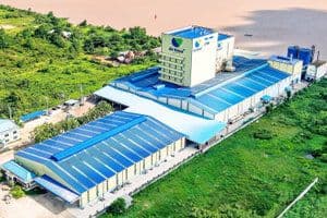 Toàn cảnh một nhà máy công nghiệp hiện đại, tượng trưng cho định hướng phát triển năng lượng tái tạo và công nghiệp xanh của PC1.