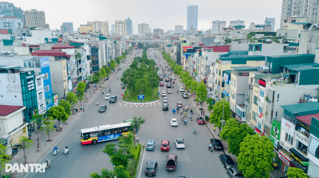 Toàn cảnh đường Ô Chợ Dừa với dải phân cách xanh trong bối cảnh quy hoạch đô thị Hà Nội