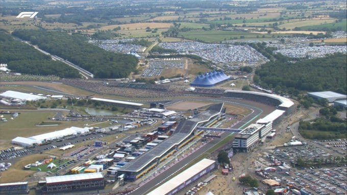 Toàn cảnh đường đua Silverstone và không khí sôi động của British GP 2025.