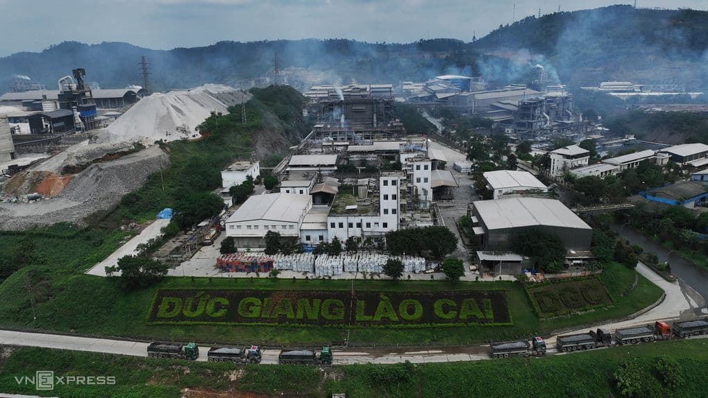 Toàn cảnh nhà máy Hóa chất Đức Giang tại Lào Cai, nơi diễn ra các hoạt động sản xuất và bị cáo buộc gây ô nhiễm môi trường.
