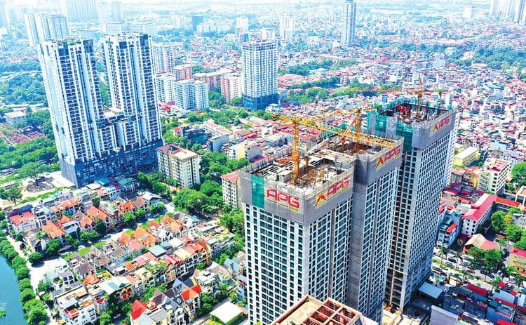 Toàn cảnh thị trường bất động sản với các tòa nhà cao tầng và khu dân cư, minh họa cho việc áp dụng thuế lợi nhuận thực để tăng cường minh bạch.