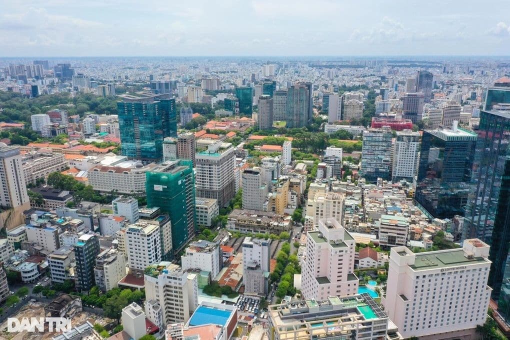 Toàn cảnh thành phố, tượng trưng cho thị trường bất động sản và tương lai của Quốc Cường Gia Lai.