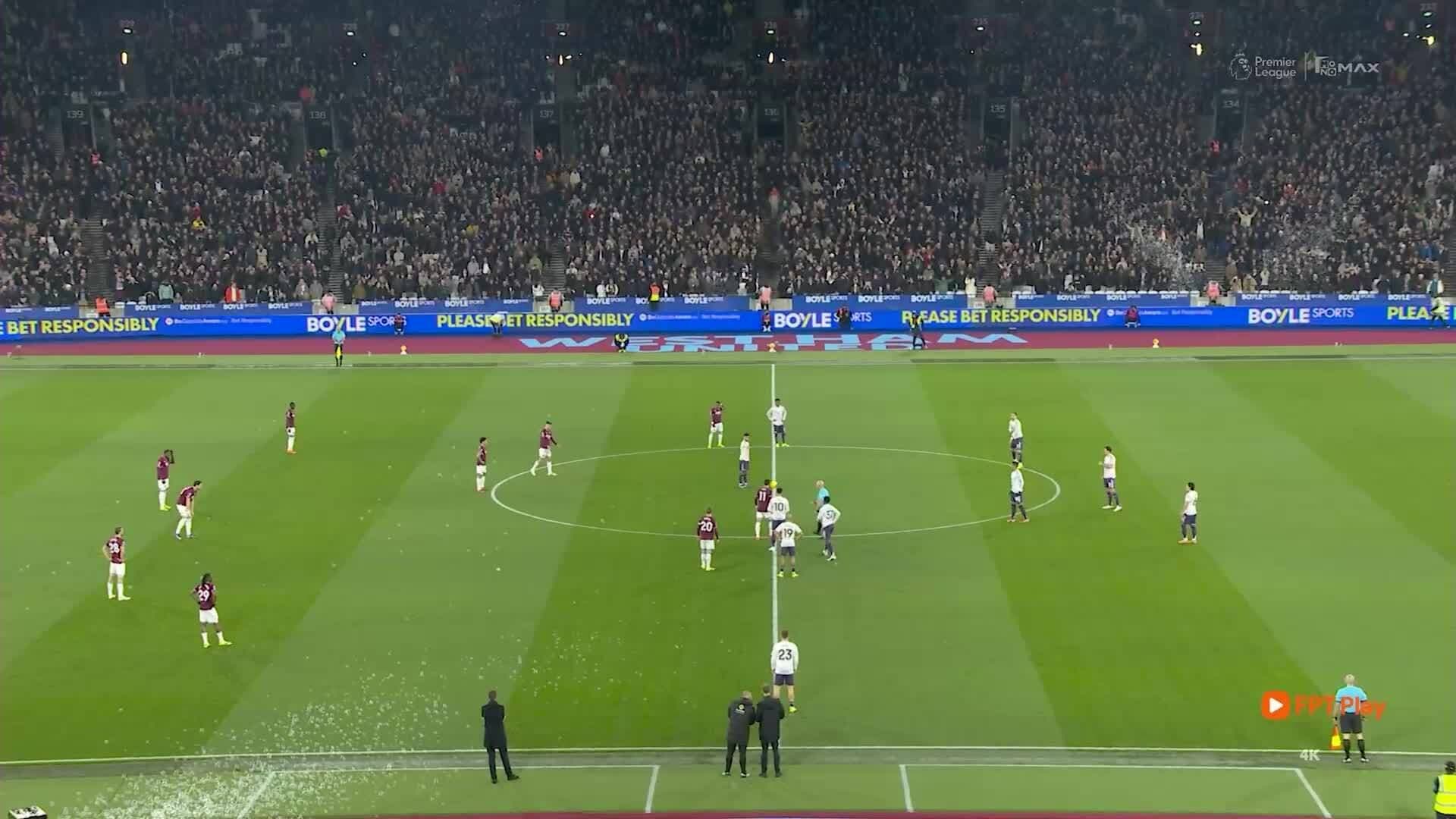 Toàn cảnh trận đấu Man Utd và West Ham, nơi MU thoát thua ở phút cuối.