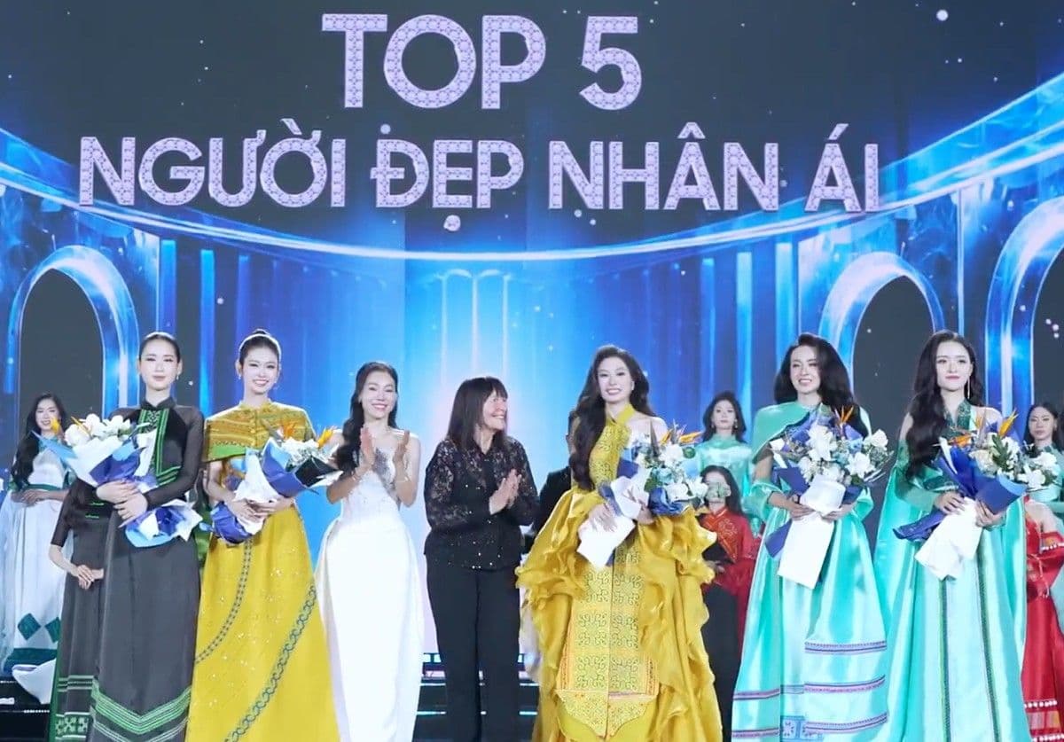 Top 5 Người đẹp nhân ái tại Miss World Vietnam, thể hiện cam kết phụng sự cộng đồng.