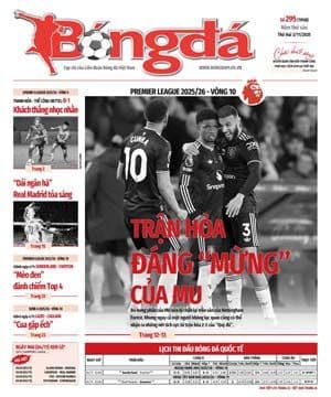 Trang bìa báo bóng đá cũ, gợi nhớ về thời kỳ hoàng kim và lịch sử của câu lạc bộ Olympique Lyonnais.