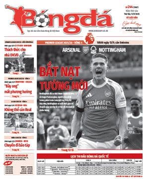 Trang bìa báo Bóng đá với hình ảnh cầu thủ Arsenal ăn mừng bàn thắng, tiêu đề về chiến thắng trước Nottingham Forest.