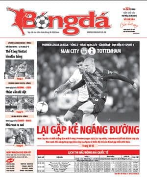 Trang bìa báo Bóng đá với hình ảnh trận đấu Man City vs Tottenham và tiêu đề 'Lại Gặp Kẻ Ngang Đường'.