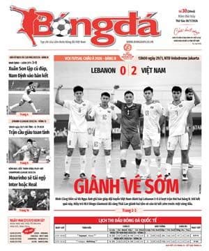 Trang bìa báo Bóng đá với thông tin về các giải đấu, thể hiện sự quan tâm đến V-League.