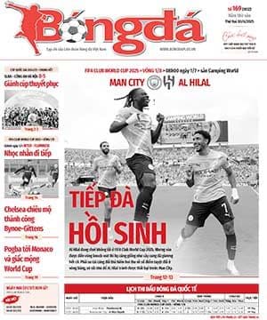 Trang bìa báo Bóng đá với tin tức về các trận đấu quốc tế