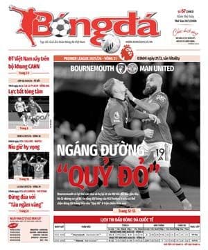 Trang bìa báo bóng đá với tiêu đề về một trận đấu, tượng trưng cho việc phân tích và dự đoán kết quả.