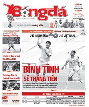 Trang bìa báo bóng đá với tiêu đề World Cup 2026 và hình ảnh các cầu thủ.