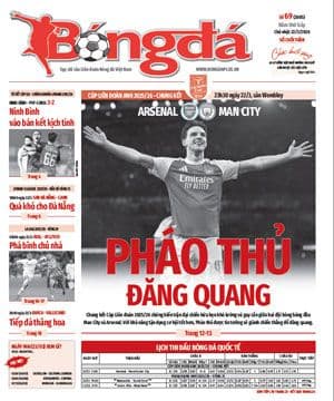 Trang bìa tạp chí Bóng đá với hình ảnh cầu thủ ăn mừng chiến thắng, tiêu đề về trận chung kết Cúp Liên đoàn Anh.