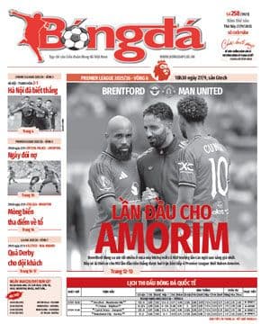 Trang nhất báo bóng đá đưa tin về một trận đấu quan trọng, thể hiện sự kiện lớn trong bóng đá.